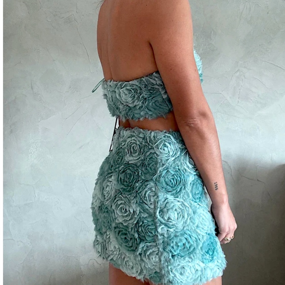 STRAPLESS ROSE TOP - Picture 2 of 2